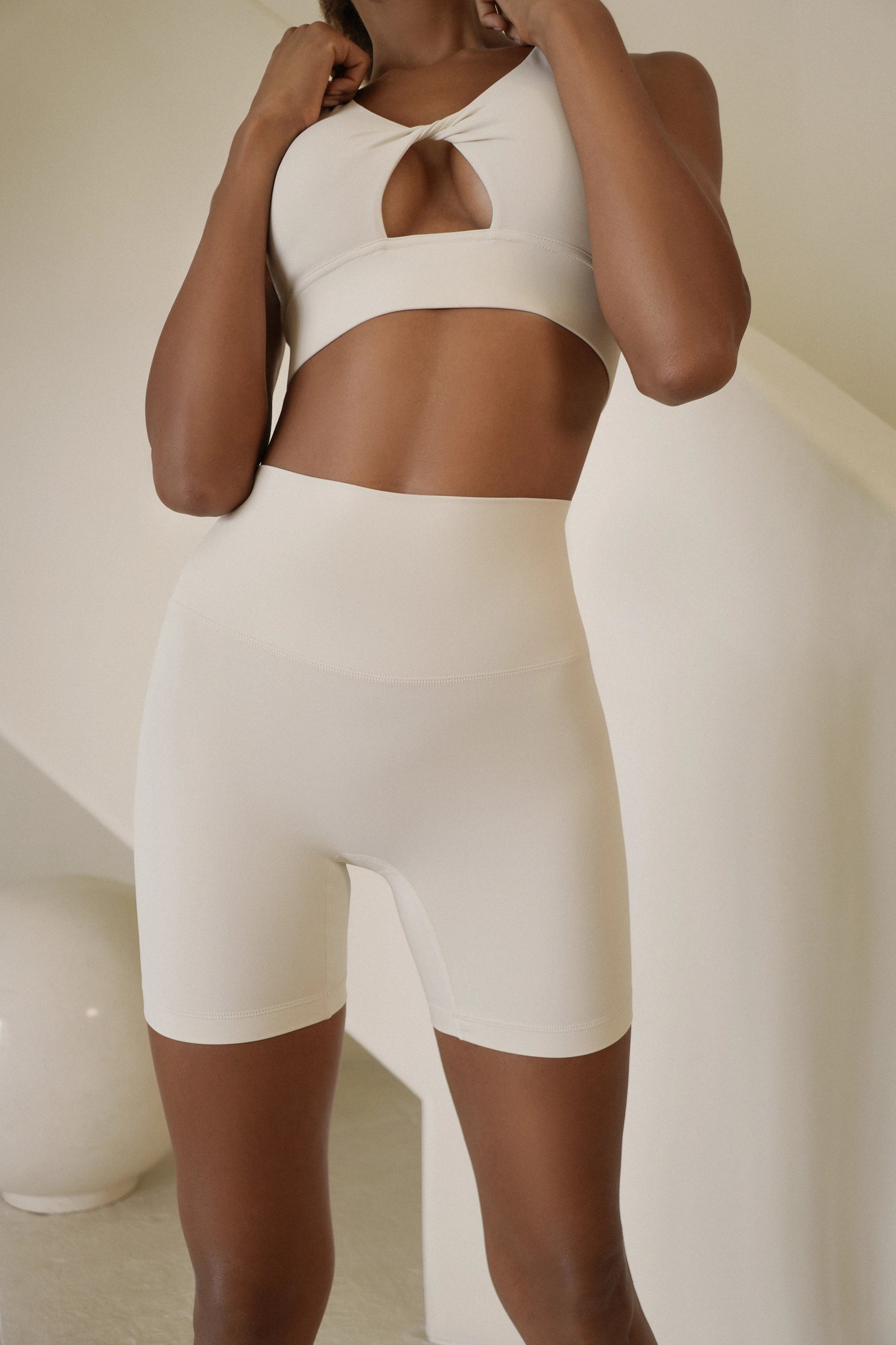 CLASSIC MIDDLE SHORTS | IVORY