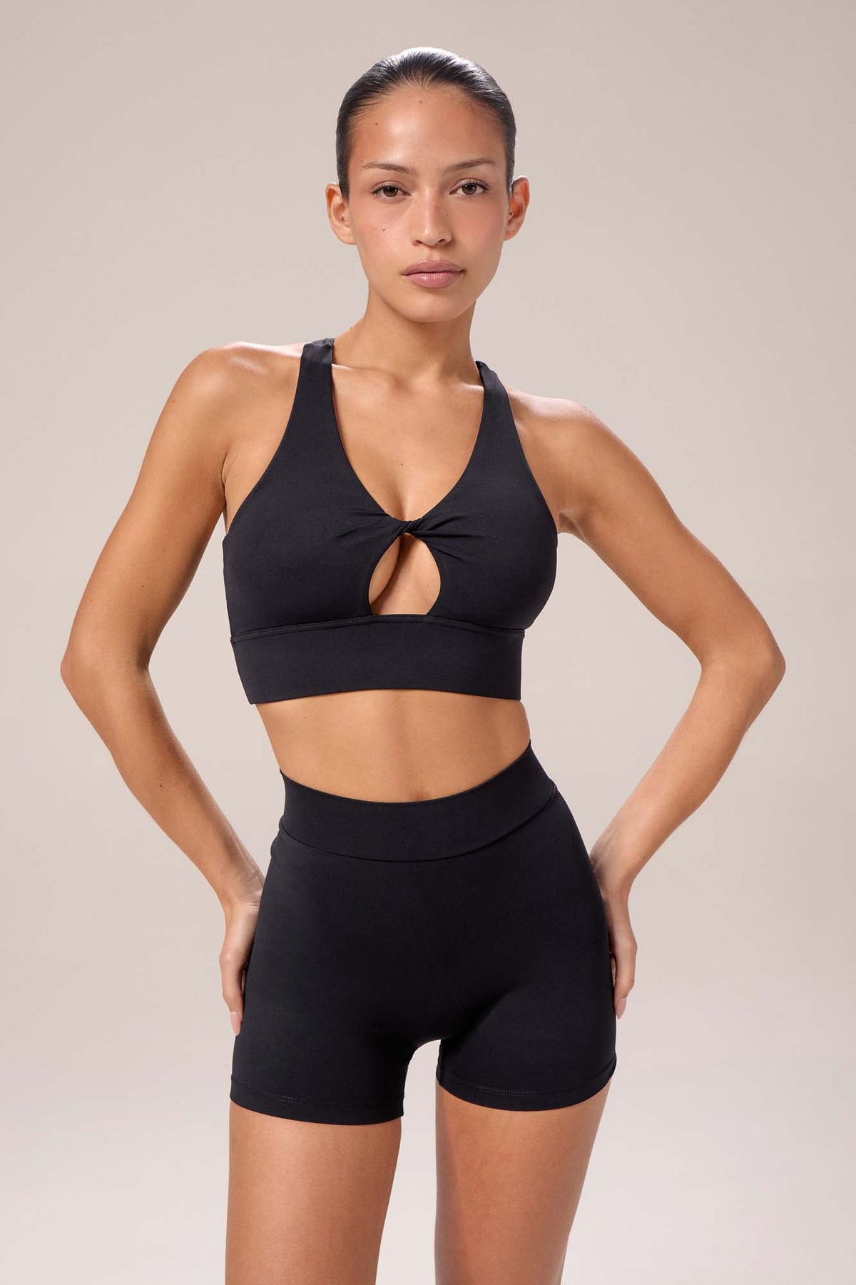 PUSH UP LOW SHORTS | BLACK