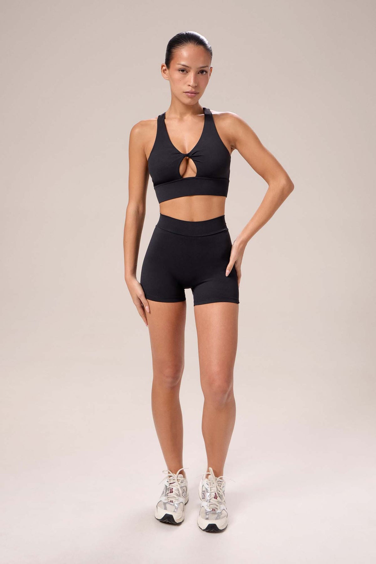 PUSH UP LOW SHORTS | BLACK